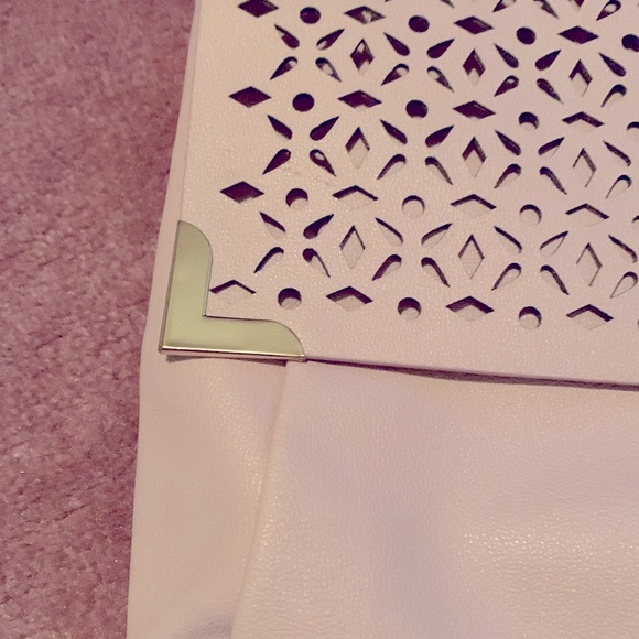 Beauty Boutique Laser Cut Flap Crossbody Bag with Shoulder Strap in pink NWOT - Picture 3 of 17